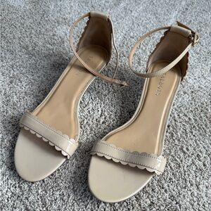 Talbots cream scallop kitten heel sandals size 10 NEW